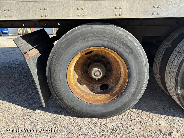 image for item FB3240 2005 Utility VS2DC dry van trailer