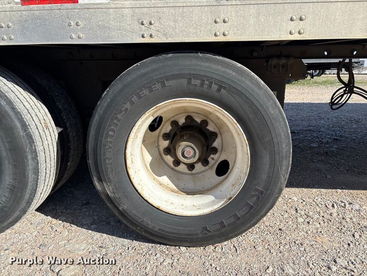 image for item FB3240 2005 Utility VS2DC dry van trailer