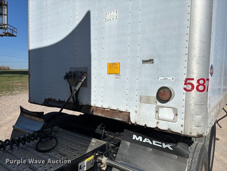 image for item FB3241 2006 Utility VS2DC dry van trailer