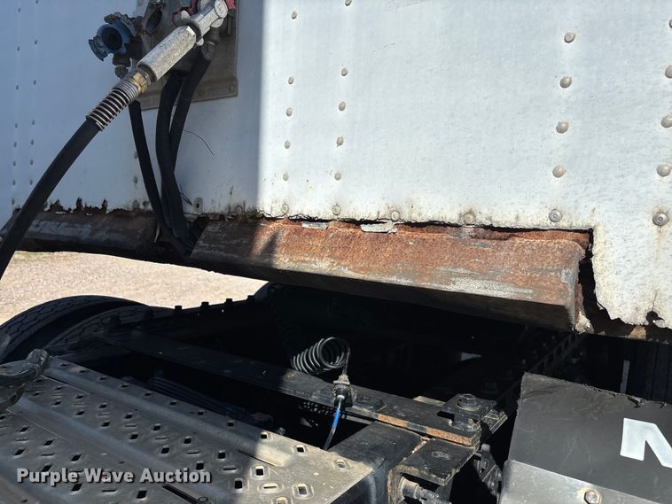 image for item FB3241 2006 Utility VS2DC dry van trailer