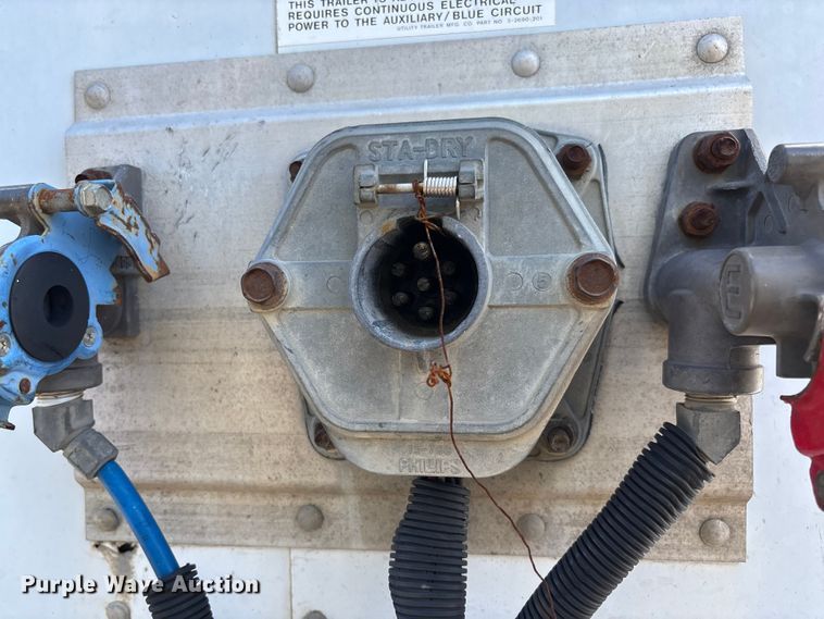 image for item FB3241 2006 Utility VS2DC dry van trailer