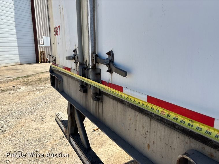 image for item FB3241 2006 Utility VS2DC dry van trailer