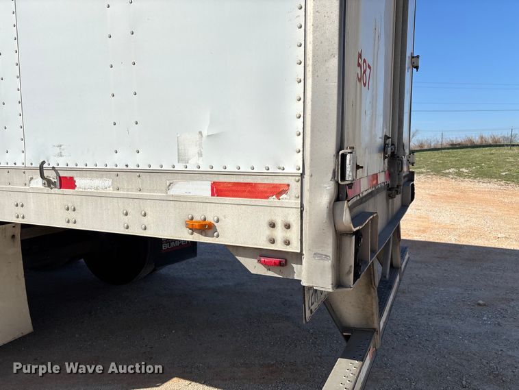 image for item FB3241 2006 Utility VS2DC dry van trailer