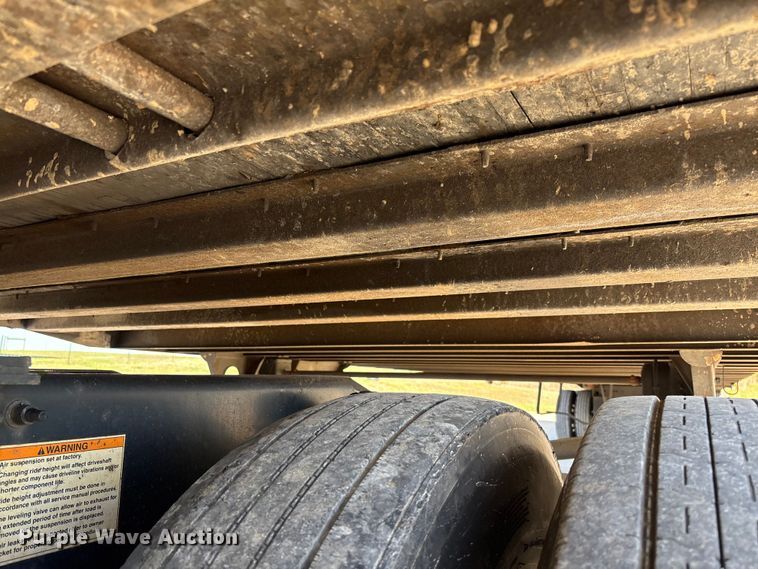 image for item FB3241 2006 Utility VS2DC dry van trailer