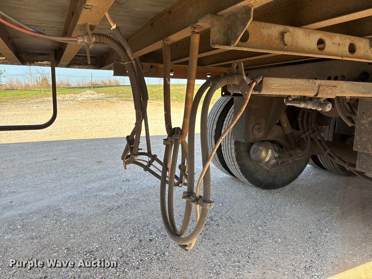 image for item FB3241 2006 Utility VS2DC dry van trailer