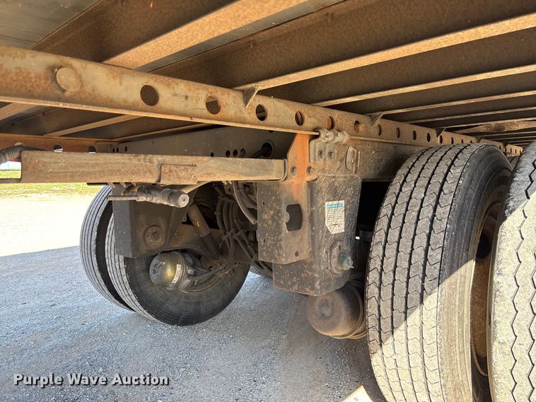 image for item FB3241 2006 Utility VS2DC dry van trailer