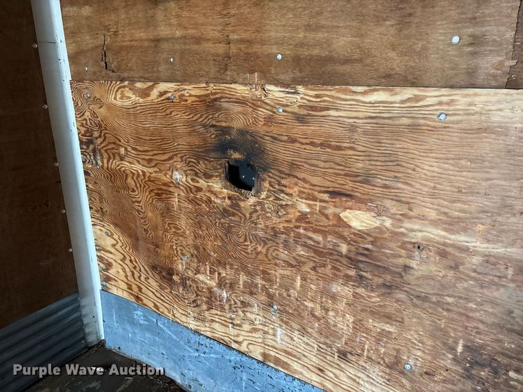 image for item FB3241 2006 Utility VS2DC dry van trailer