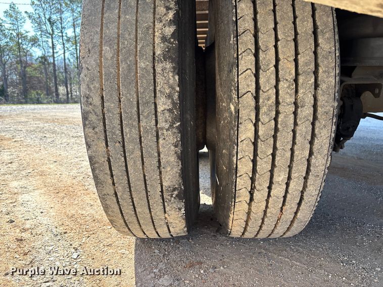 image for item FB3241 2006 Utility VS2DC dry van trailer