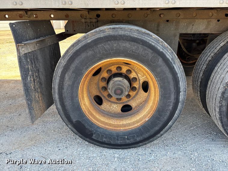 image for item FB3241 2006 Utility VS2DC dry van trailer