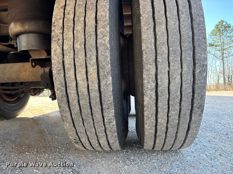 image for item FB3241 2006 Utility VS2DC dry van trailer