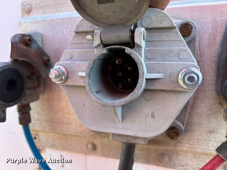 image for item FB3242 2006 Utility VS2DC dry van trailer