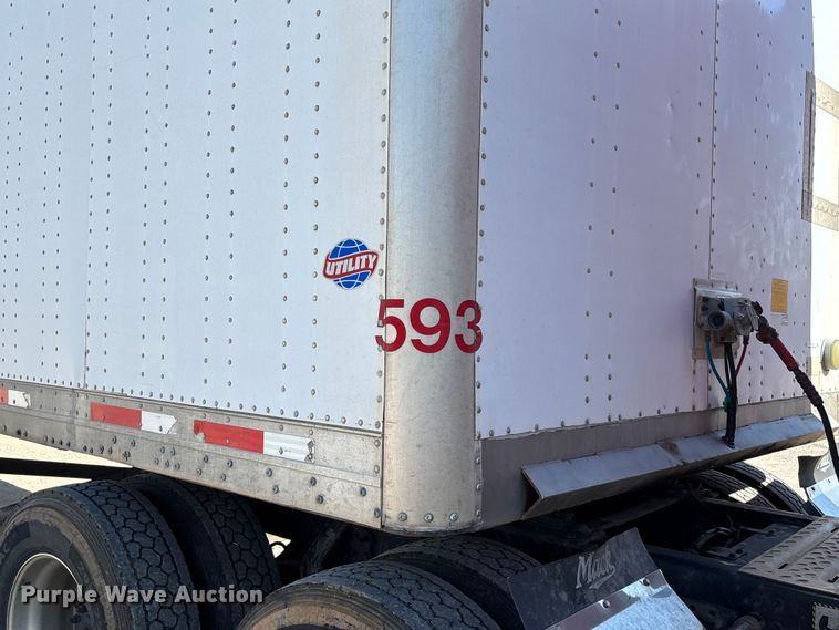 image for item FB3242 2006 Utility VS2DC dry van trailer