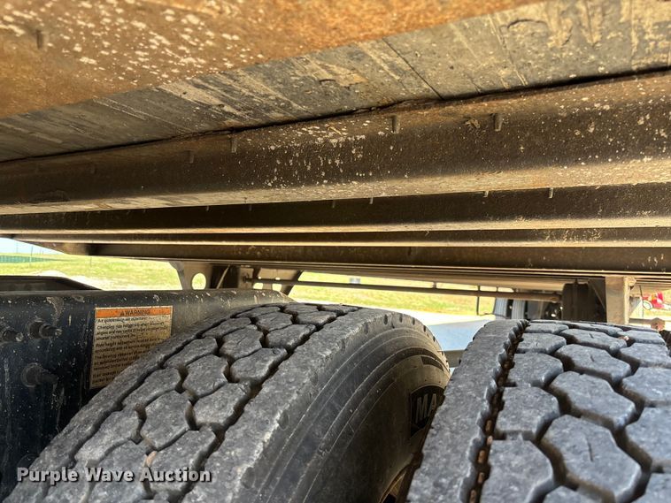 image for item FB3242 2006 Utility VS2DC dry van trailer