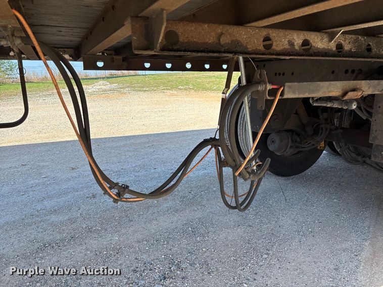 image for item FB3242 2006 Utility VS2DC dry van trailer