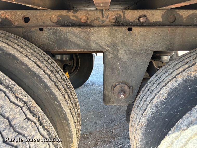 image for item FB3242 2006 Utility VS2DC dry van trailer