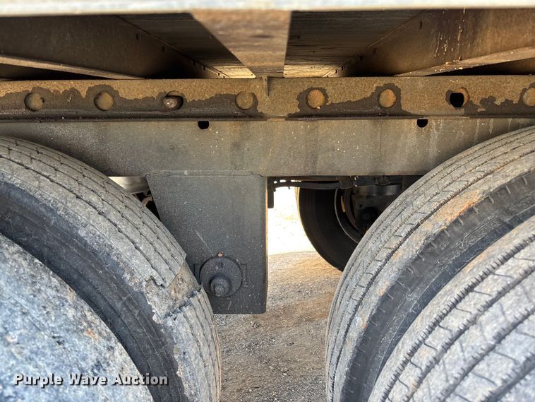 image for item FB3242 2006 Utility VS2DC dry van trailer