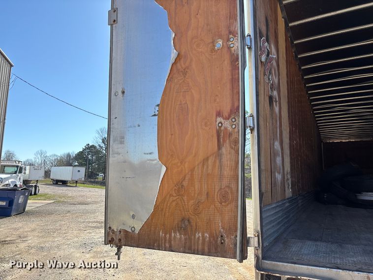 image for item FB3242 2006 Utility VS2DC dry van trailer