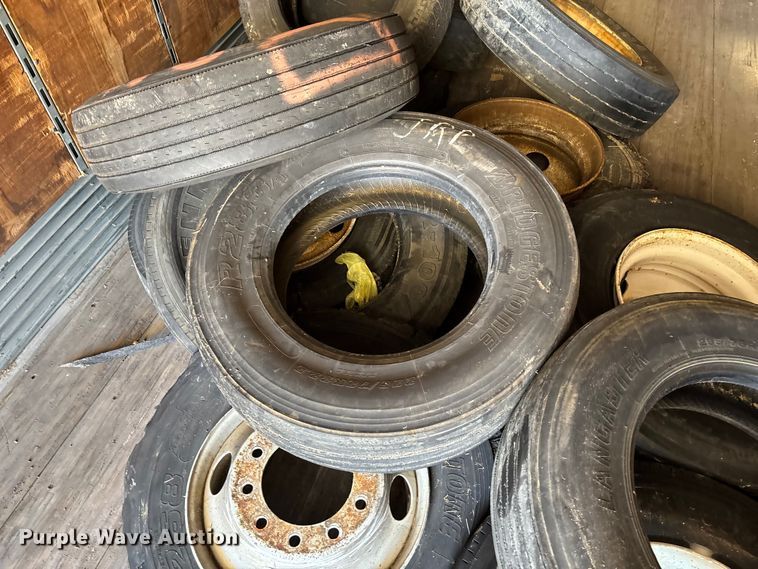 image for item FB3242 2006 Utility VS2DC dry van trailer