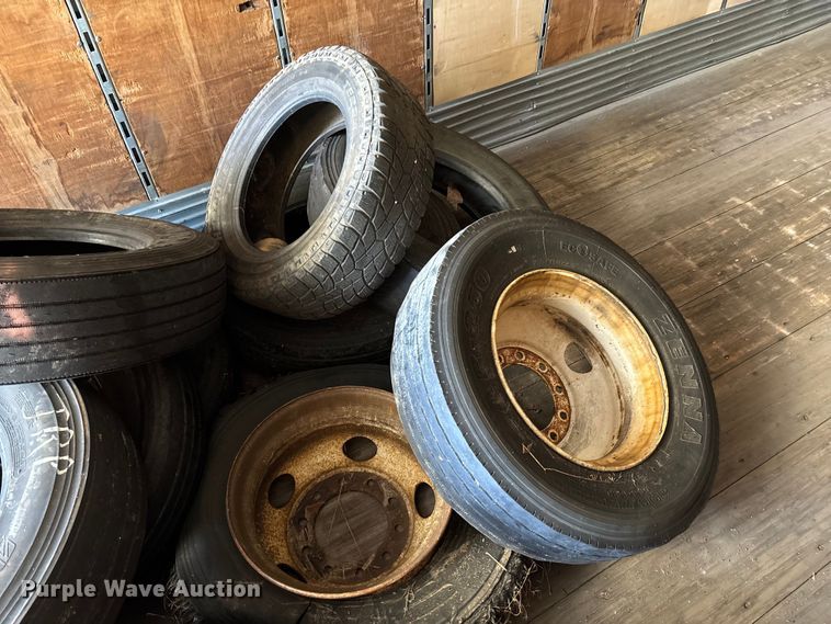 image for item FB3242 2006 Utility VS2DC dry van trailer