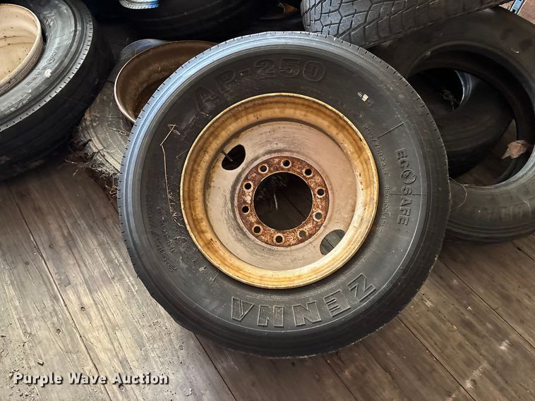 image for item FB3242 2006 Utility VS2DC dry van trailer