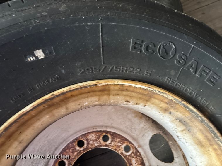 image for item FB3242 2006 Utility VS2DC dry van trailer