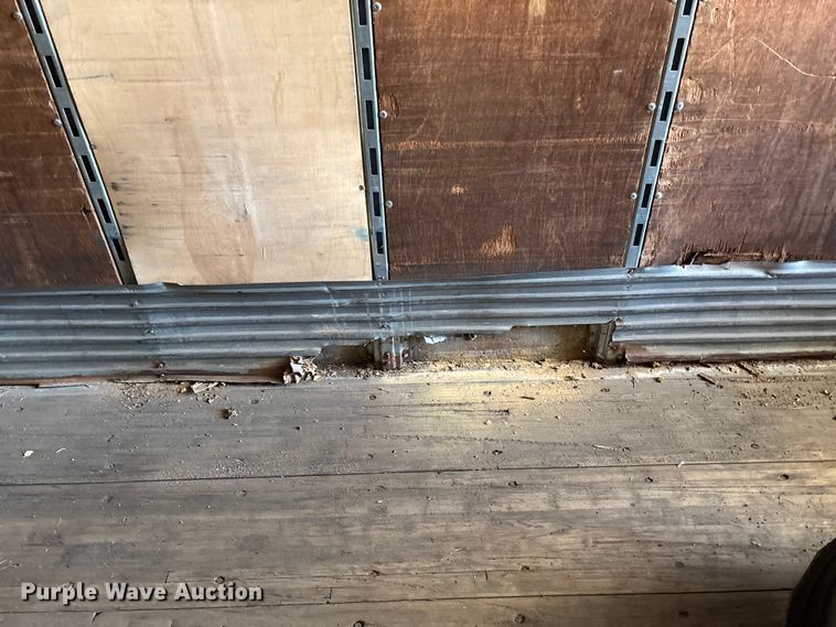 image for item FB3242 2006 Utility VS2DC dry van trailer