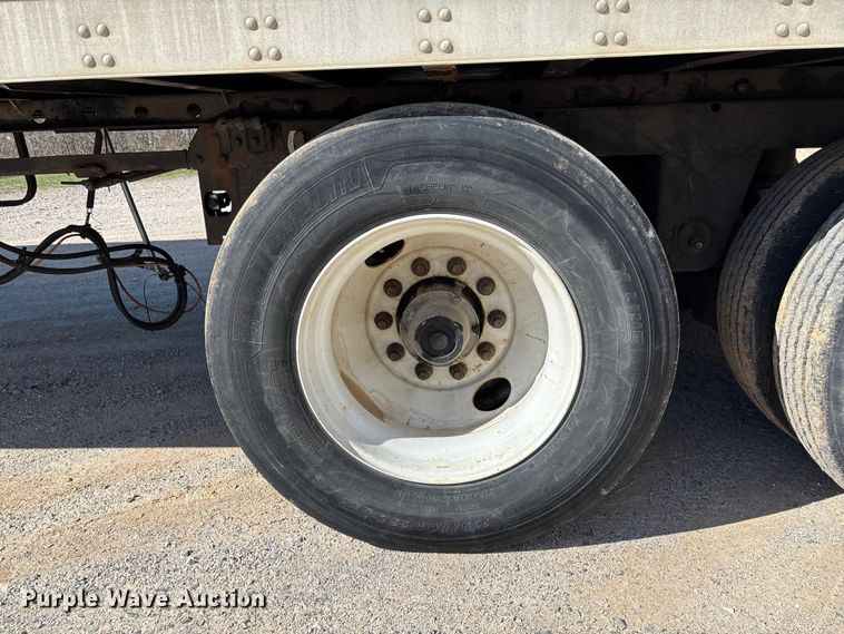 image for item FB3242 2006 Utility VS2DC dry van trailer