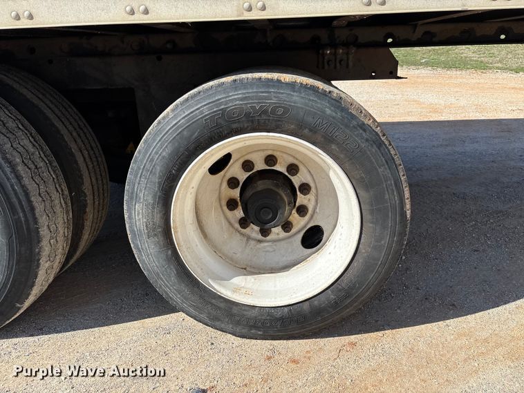 image for item FB3242 2006 Utility VS2DC dry van trailer