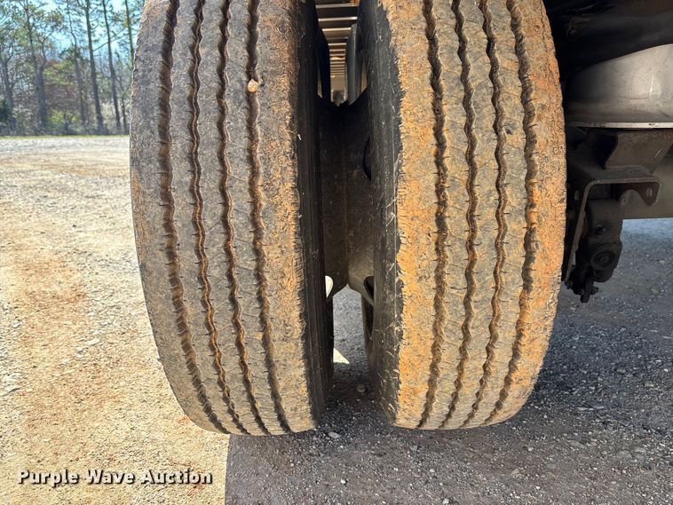 image for item FB3242 2006 Utility VS2DC dry van trailer