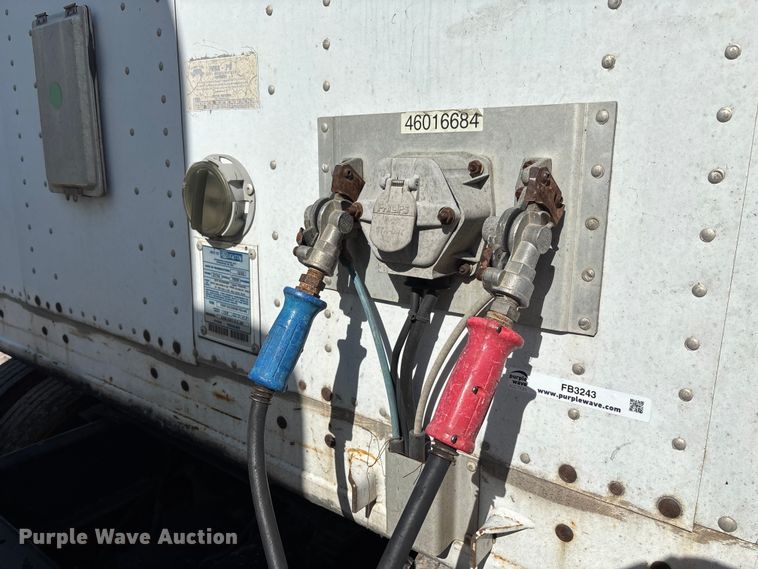 image for item FB3243 2005 Stoughton AVW-535T-S-C-AR dry van trailer