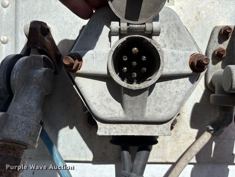 image for item FB3243 2005 Stoughton AVW-535T-S-C-AR dry van trailer