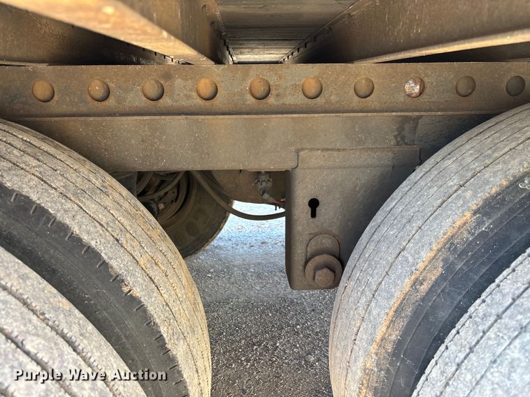 image for item FB3243 2005 Stoughton AVW-535T-S-C-AR dry van trailer