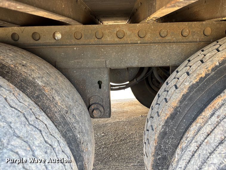 image for item FB3243 2005 Stoughton AVW-535T-S-C-AR dry van trailer