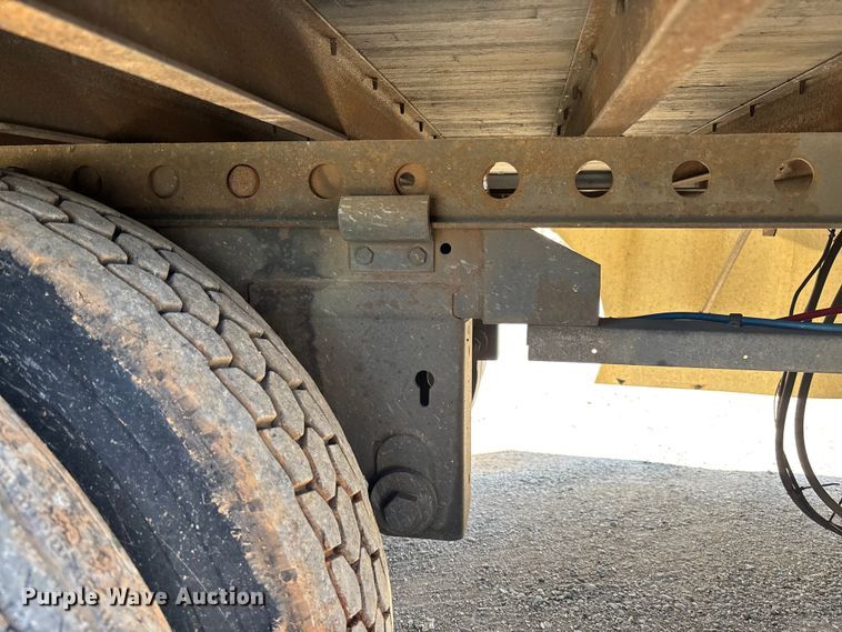 image for item FB3243 2005 Stoughton AVW-535T-S-C-AR dry van trailer