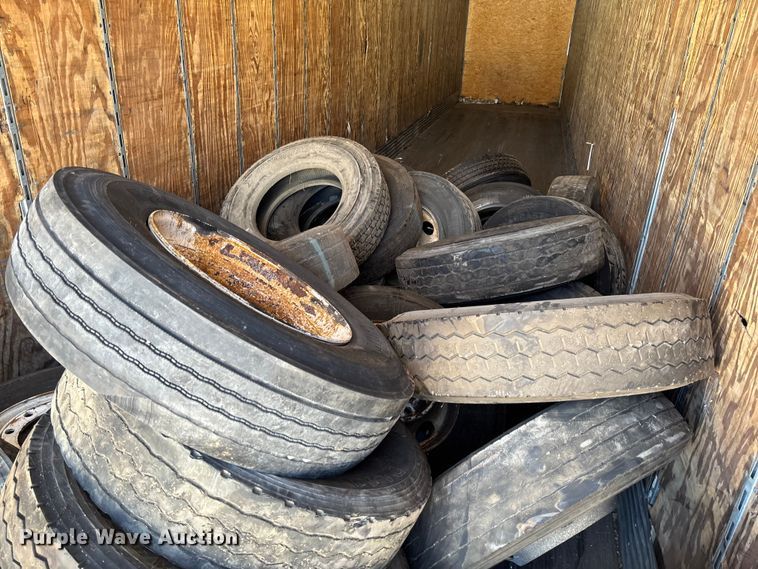 image for item FB3243 2005 Stoughton AVW-535T-S-C-AR dry van trailer