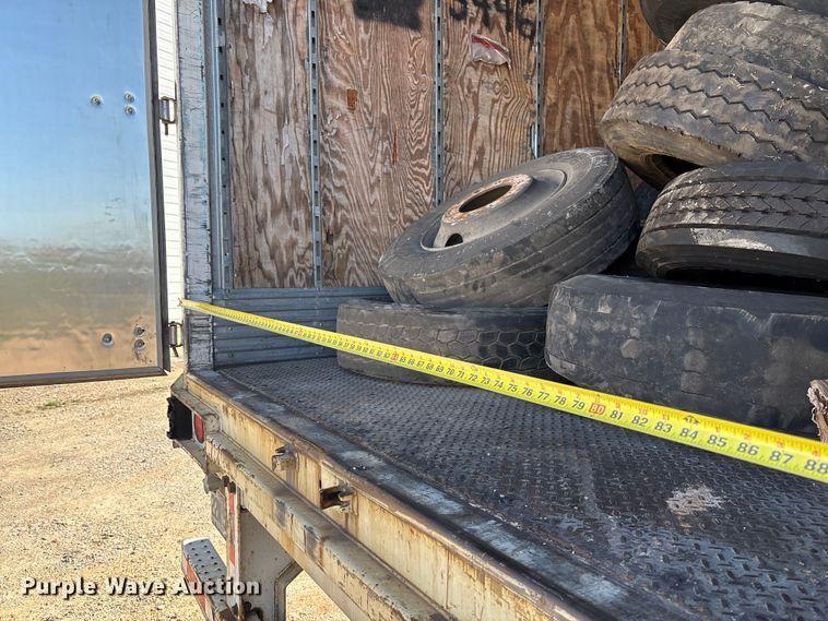 image for item FB3243 2005 Stoughton AVW-535T-S-C-AR dry van trailer