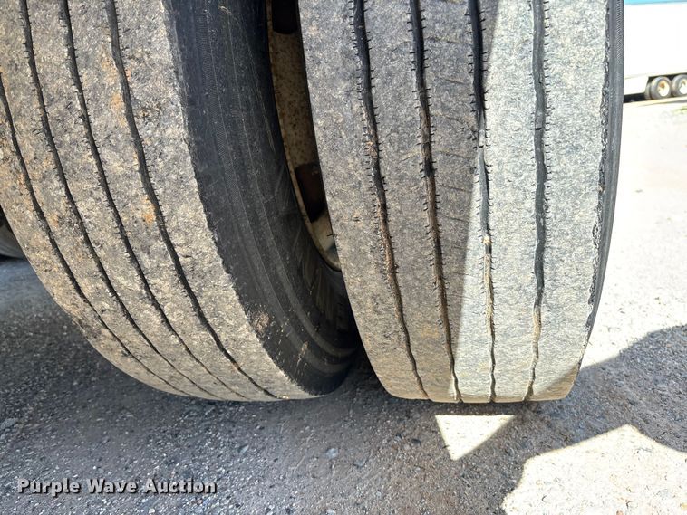 image for item FB3243 2005 Stoughton AVW-535T-S-C-AR dry van trailer