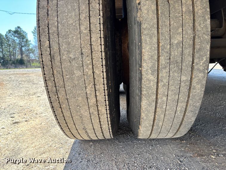 image for item FB3243 2005 Stoughton AVW-535T-S-C-AR dry van trailer