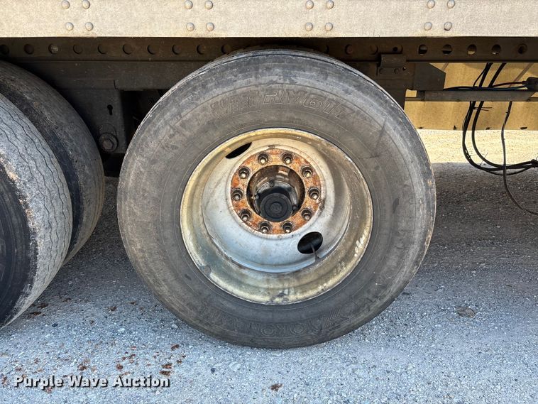 image for item FB3243 2005 Stoughton AVW-535T-S-C-AR dry van trailer