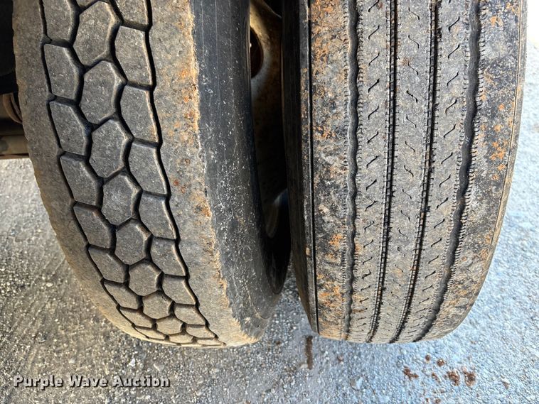 image for item FB3243 2005 Stoughton AVW-535T-S-C-AR dry van trailer