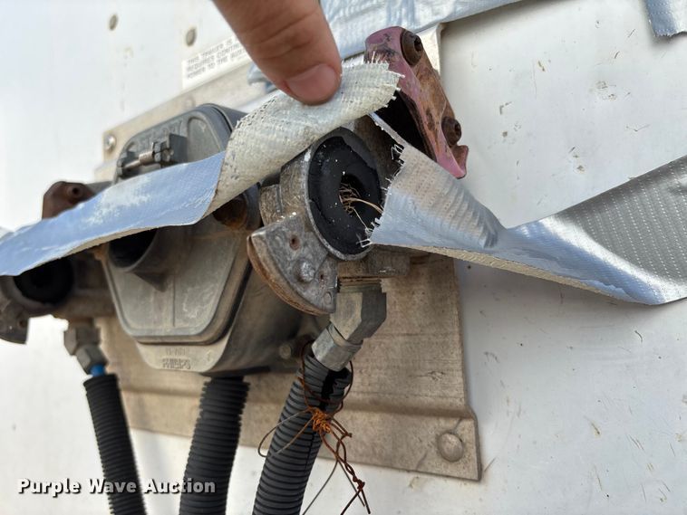 image for item FB3245 2006 Utility VS2DC dry van trailer