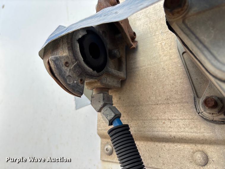 image for item FB3245 2006 Utility VS2DC dry van trailer