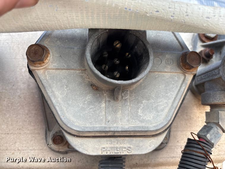 image for item FB3245 2006 Utility VS2DC dry van trailer