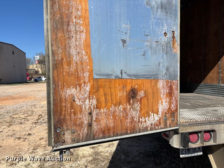 image for item FB3245 2006 Utility VS2DC dry van trailer