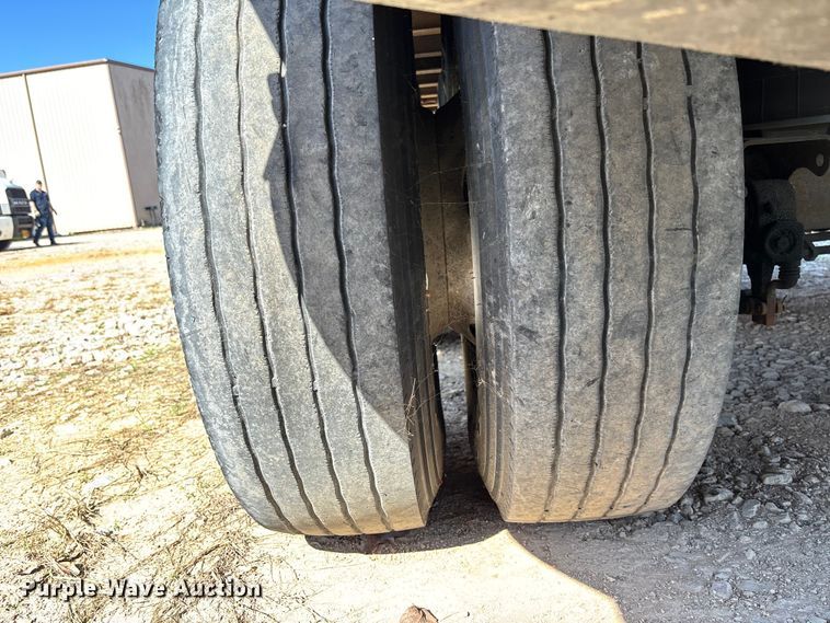 image for item FB3245 2006 Utility VS2DC dry van trailer