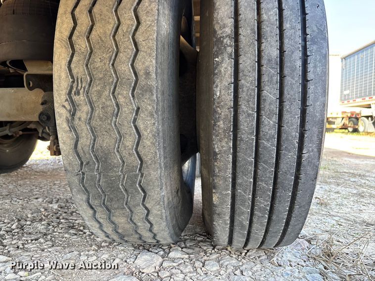 image for item FB3245 2006 Utility VS2DC dry van trailer