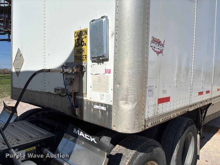 image for item FB3246 2013 Wabash DVLSHPC dry van trailer