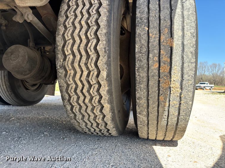 image for item FB3246 2013 Wabash DVLSHPC dry van trailer