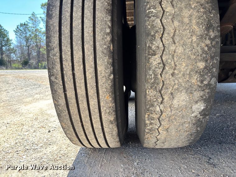 image for item FB3246 2013 Wabash DVLSHPC dry van trailer