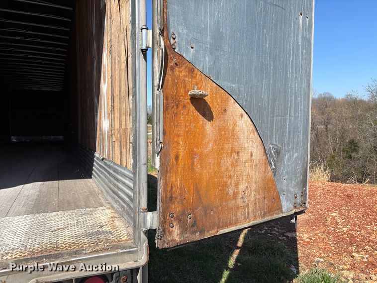 image for item FB3248 2006 Utility VS2DC dry van trailer